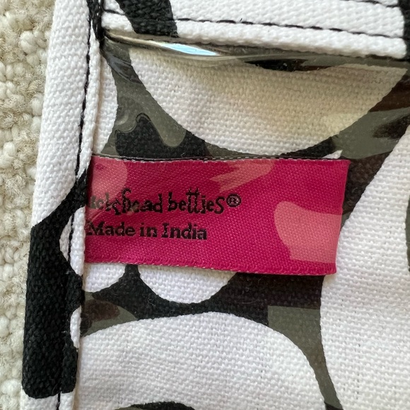 Hanging Accessory Travel Pouch - Picture 6 of 6